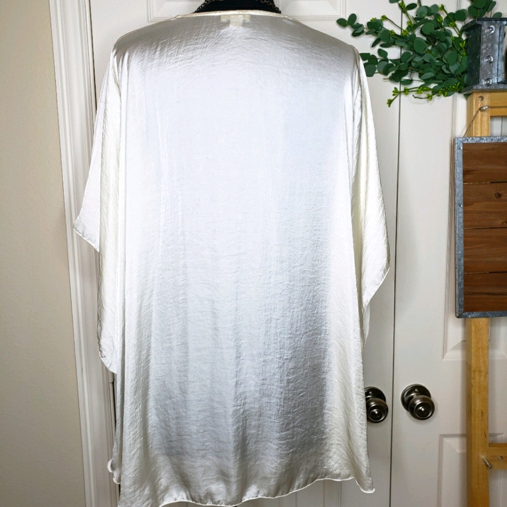 Satin finish easy kimono - Picture 4 of 4